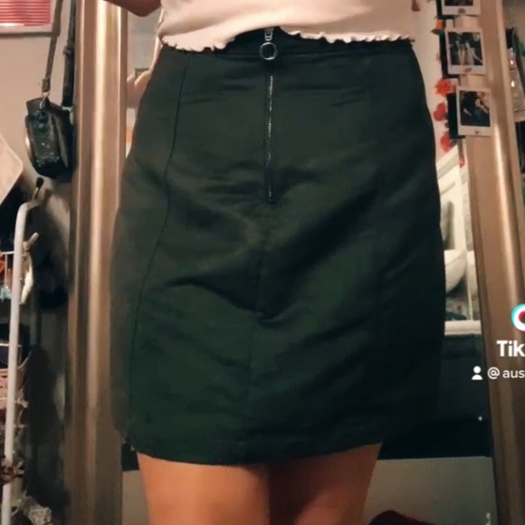 Old Navy Green Suede Mini Skirt - Picture 6 of 6